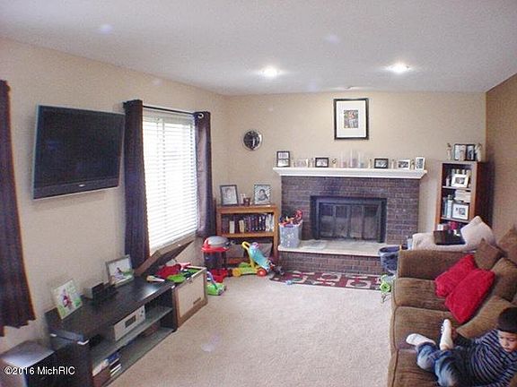 4th image of 1034 E 10th St