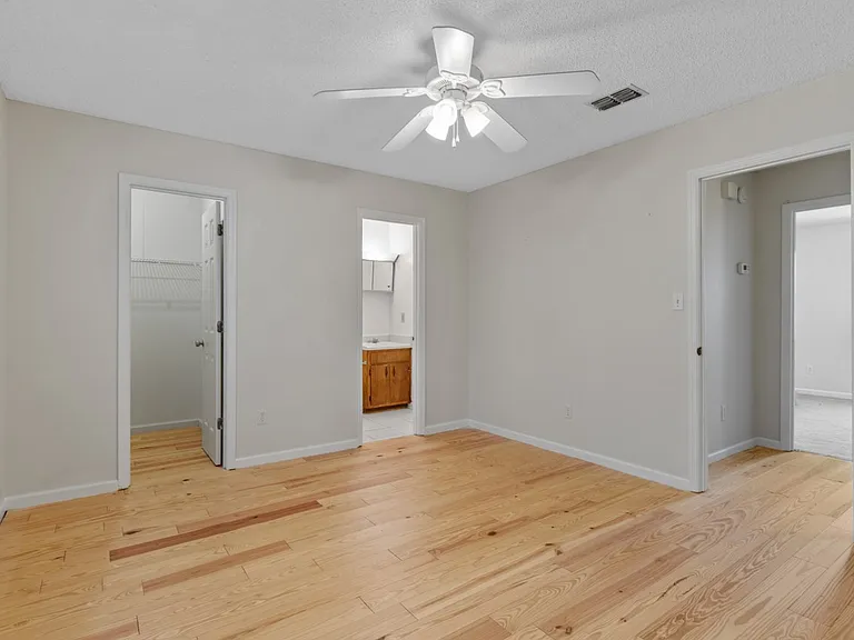 2372 Gregory Dr — Photo 15