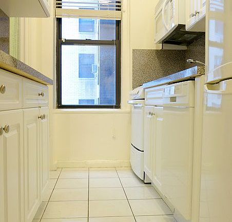 4th image of 311 E 72nd St APT 14G