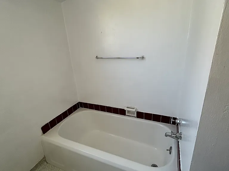 909 S Pleasant Ave — Photo 26