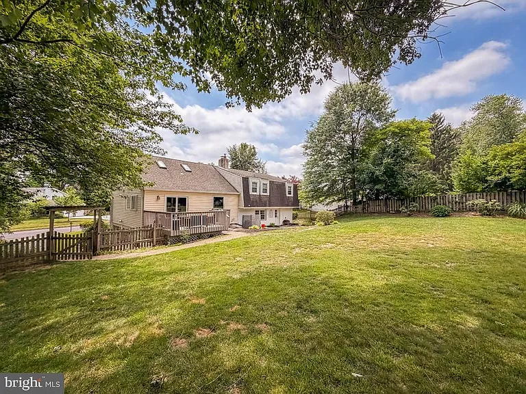 1168 Temple Dr — Photo 49