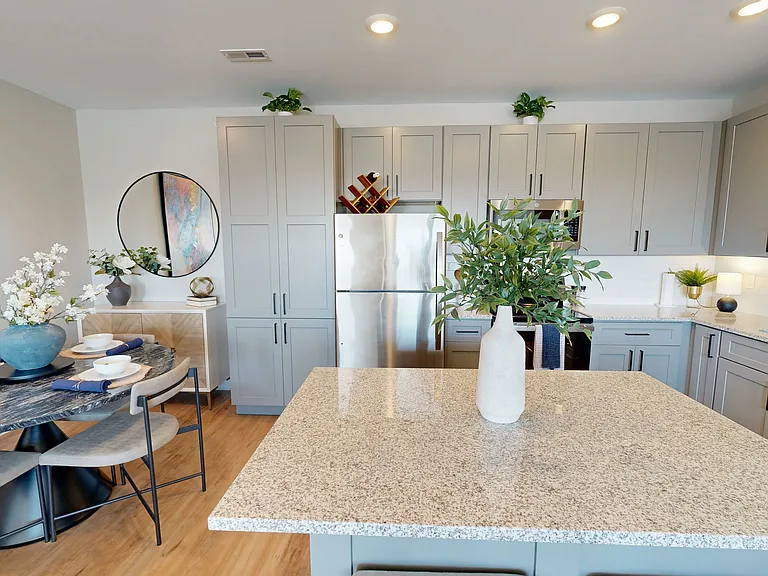 Remington Lake Apartments — Photo 41