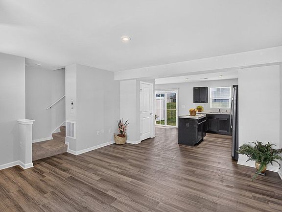 5th image of 772 Carson Cir