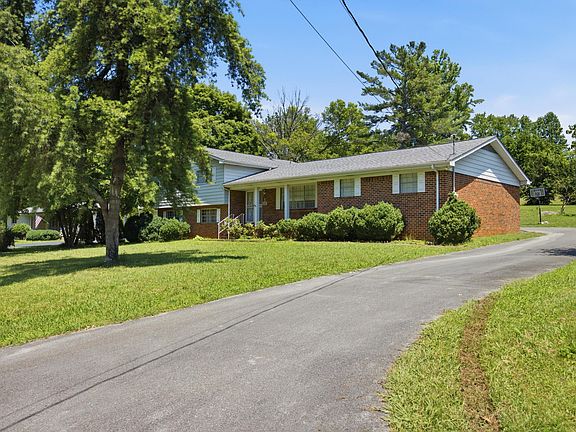 2nd image of 3606 Bowman Circle Dr NE