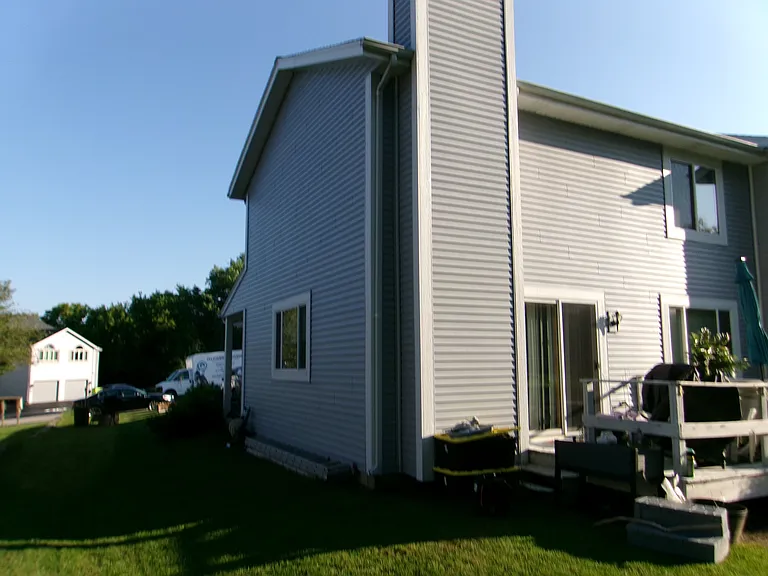 501 Manchester Ln — Photo 3