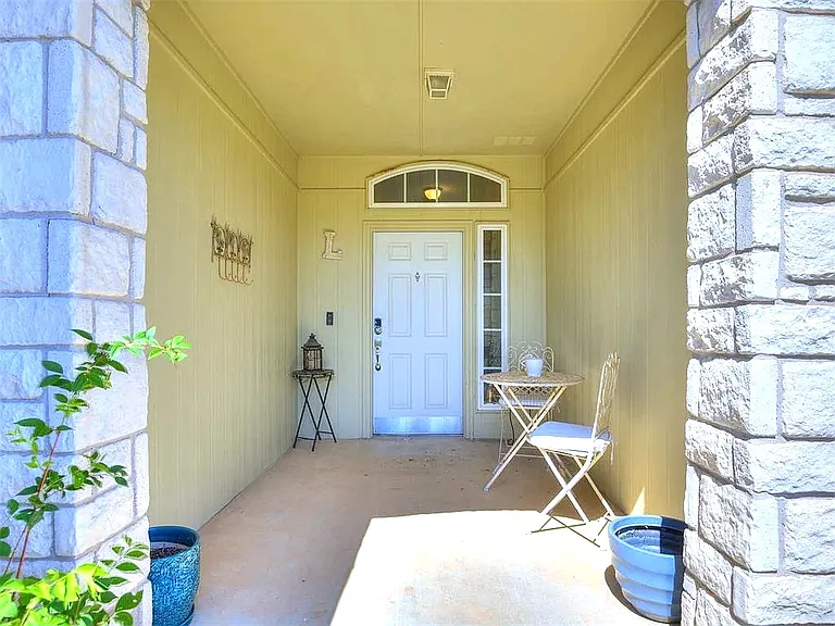 516 Woodsong Dr — Photo 3