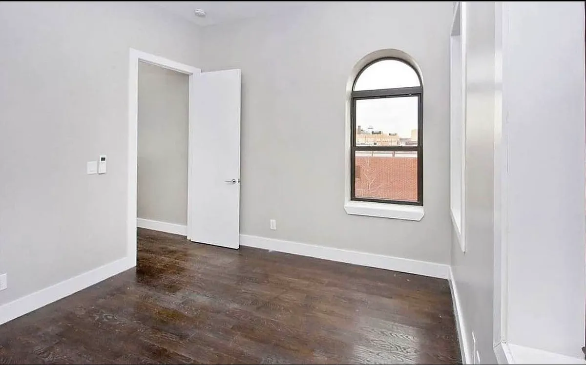 Building Photo - 444 Melrose St #2R