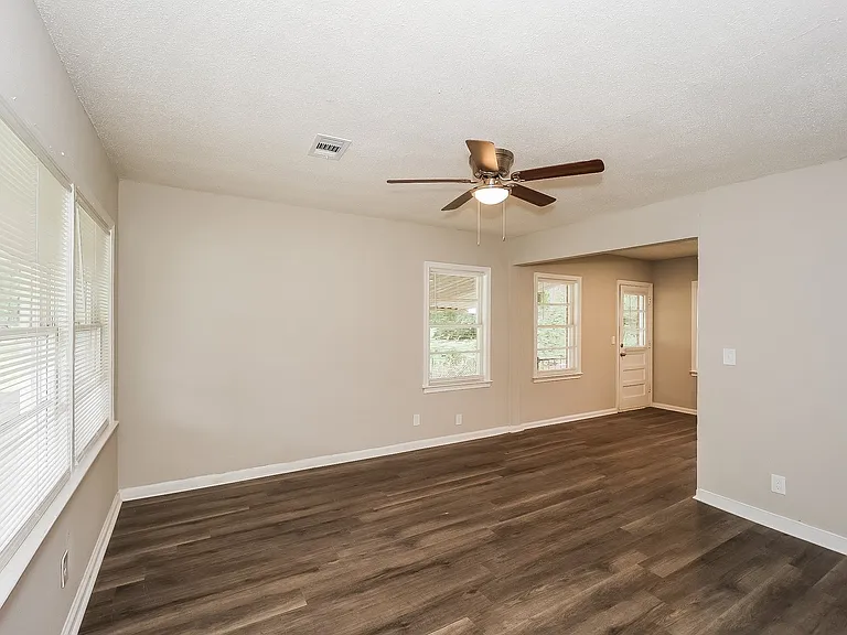 1830923_018_living_room_12954767.jpg