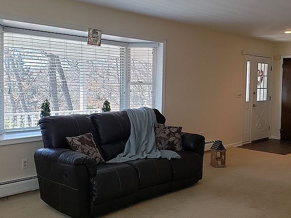 4-Neutral Spacious Living Rm