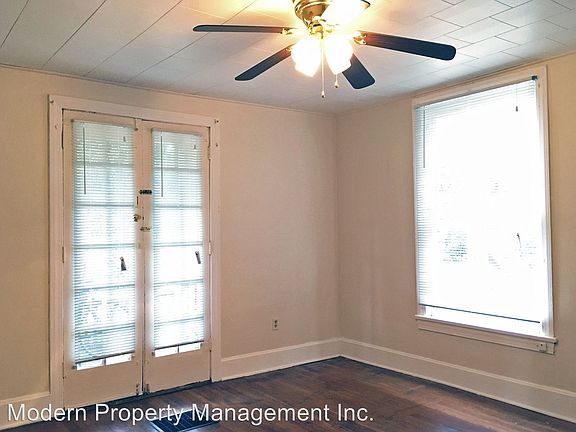 4th image of 453 E Maxwell St APT 1