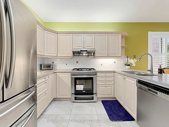5th image of 352 Deloraine Ave