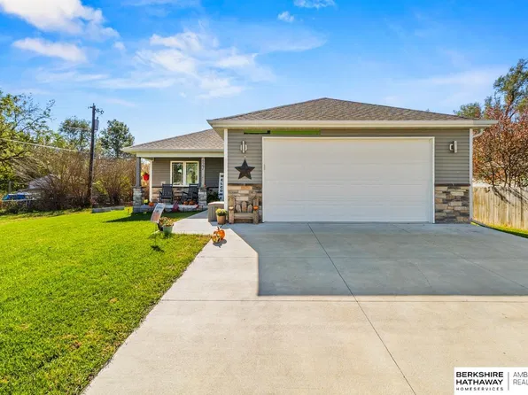 627 E 5th St, Greenwood, NE 68366