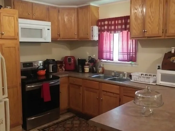 24 Booth Est, Northport, AL 35473