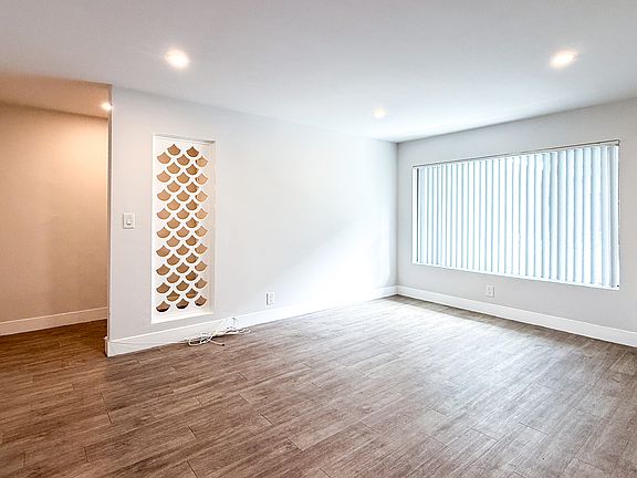 2nd image of 2233 S Ridgeley Dr #208-1/4