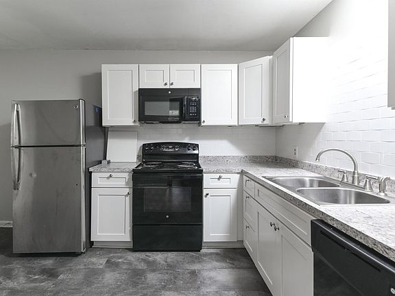 3rd image of 101 Lambeth Dr