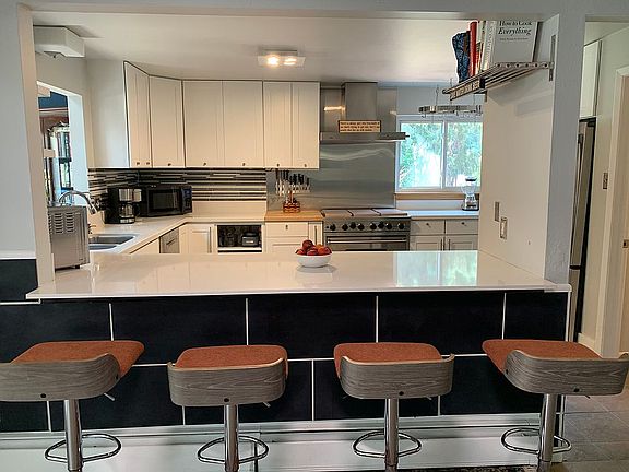 Large kitchen with Viking