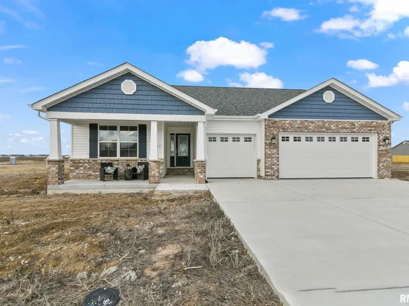 417 Hawks Nest Dr, Chatham, IL 62629