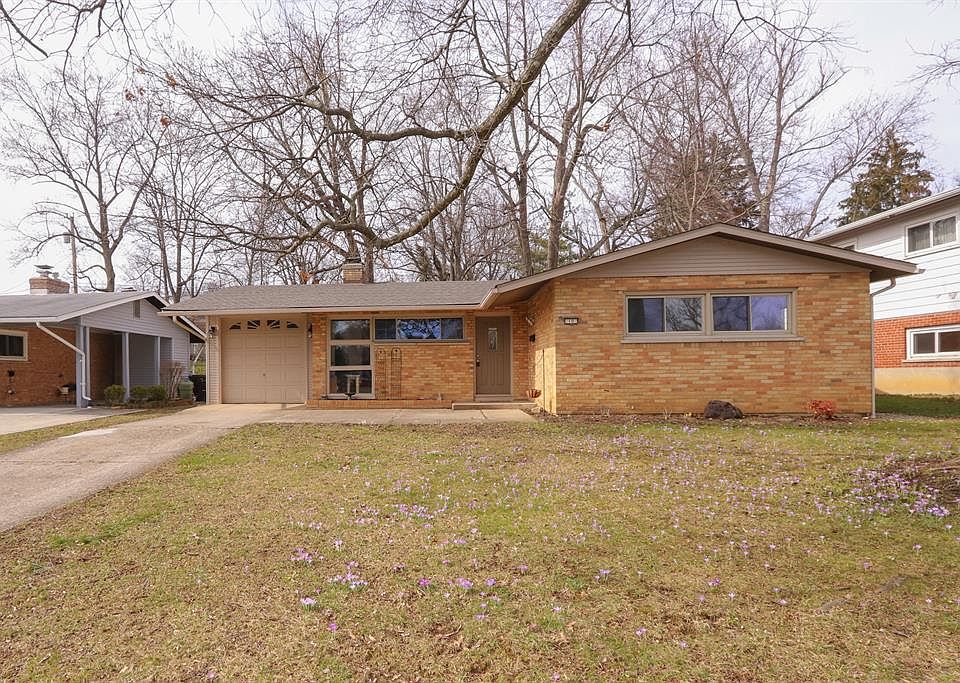 1st image of 10 Hamlin Dr
