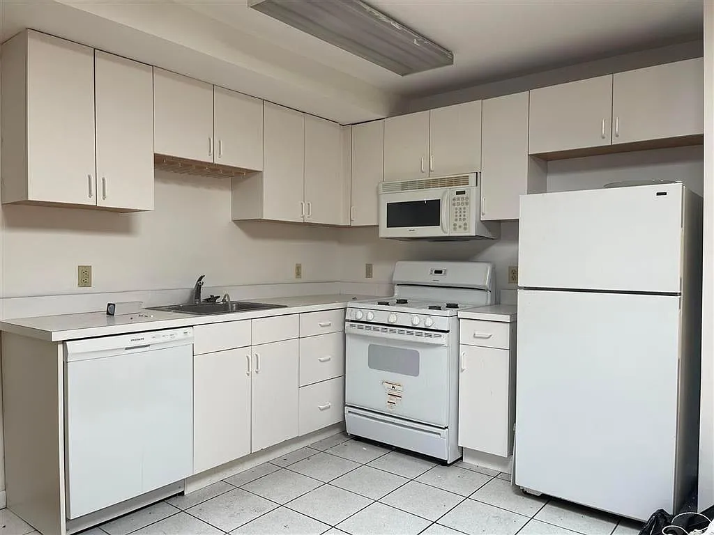 4 bed, 1300 sqft, $5,800 — Photo 3