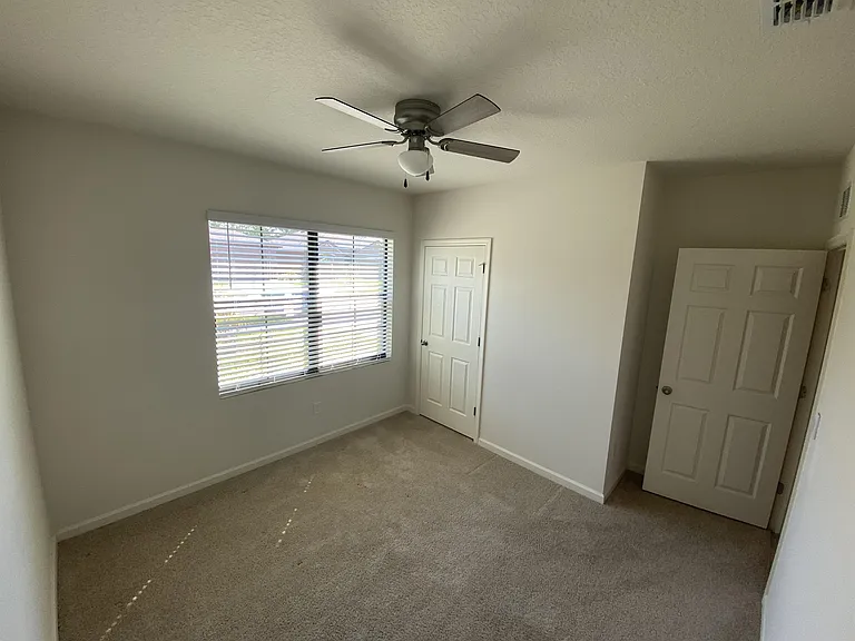 510 Old Country Rd S — Photo 9