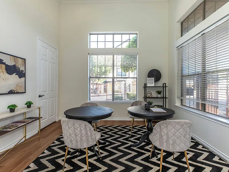 1201 S Ewing Ave — Photo 11