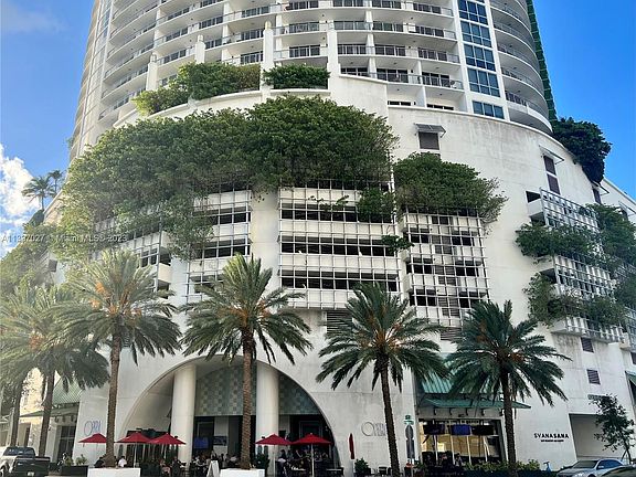 2nd image of 1750 N Bayshore Dr APT 2105