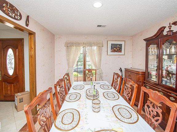 4th image of 803 E Lakeshore Dr
