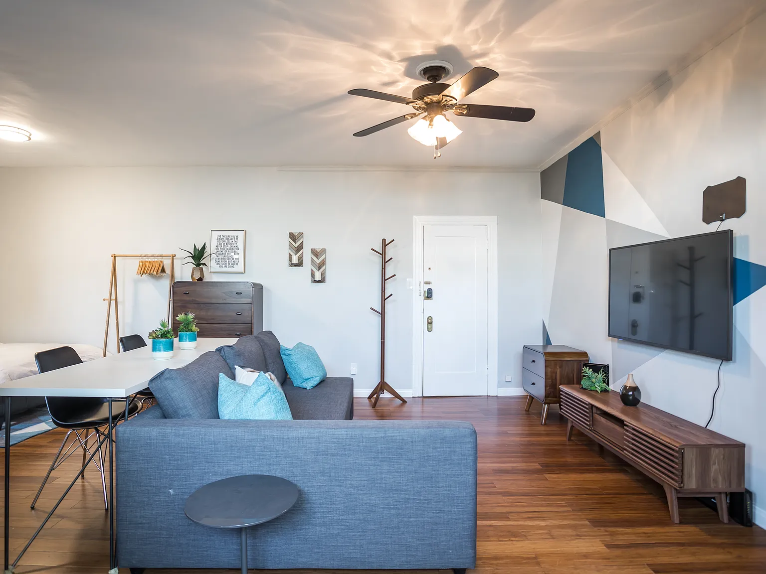 Studio, 400 sqft, $2,555 — Photo 4