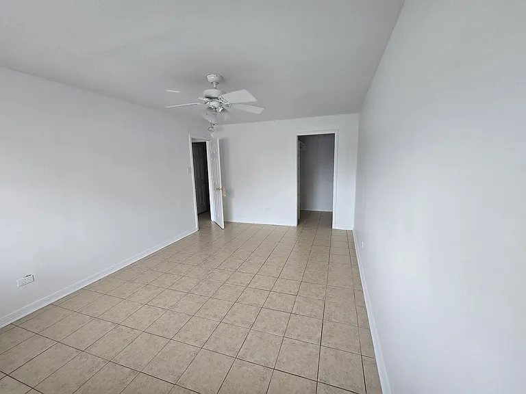Main Bedroom 17'8" x 10'8"