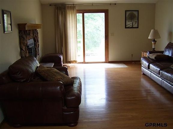 4th image of 7614 S 136th St