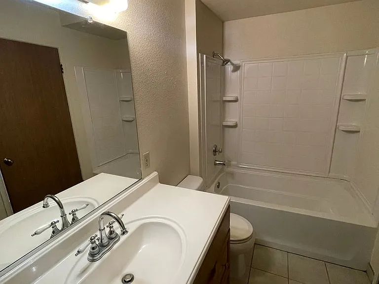 616 Yosemite — Photo 13