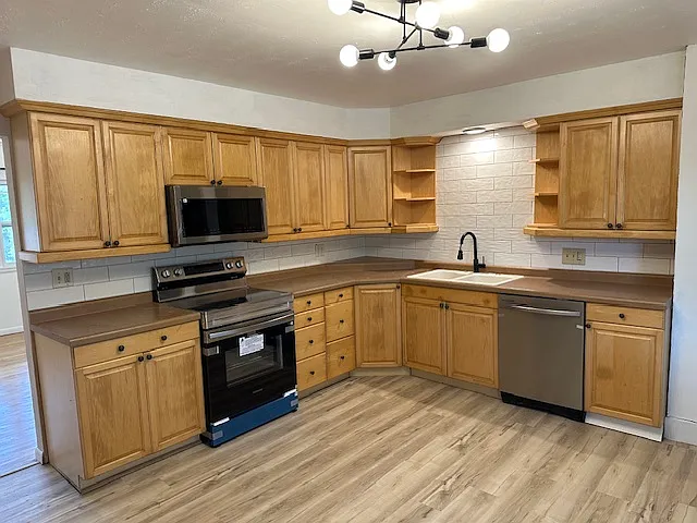 4721 S Canyon Rd — Photo 2