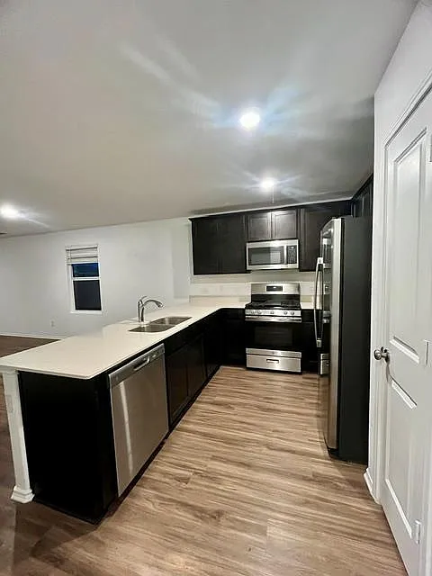 3 bed, 2.0 bath, 1450 sqft, $1,650 — Photo 3