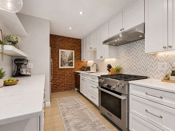 5th image of 194 W Brookline St APT 1