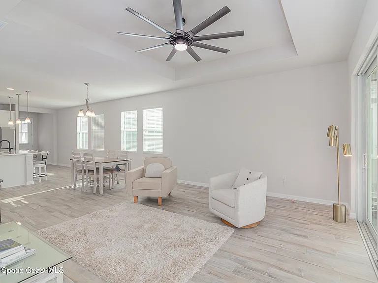 2406 Kamin Dr — Photo 7