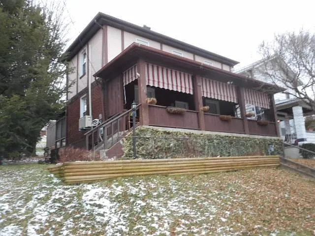 118 1st Ave photo 1
