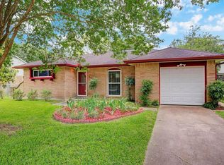 610 Stoneledge Dr, Friendswood, TX 77546