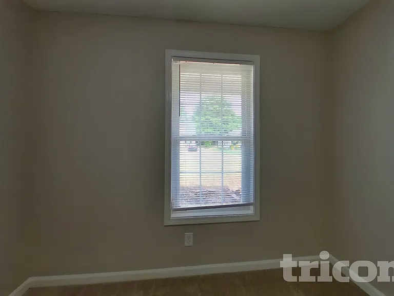 1303 N Hampton Dr — Photo 12