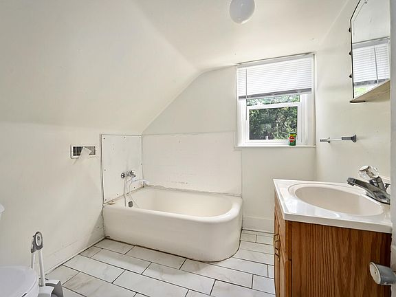 4th image of 801 N Osage St