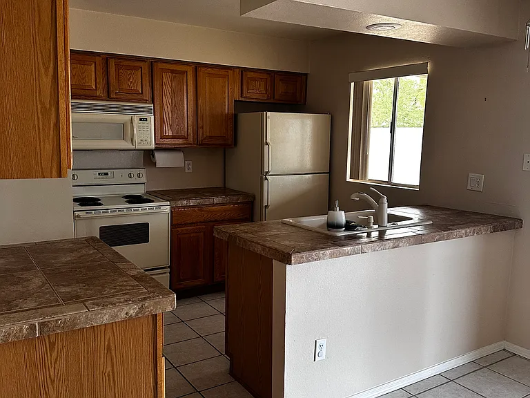 Kitchen area, all appliances included (microwave, stove, refrigerator, dishwasher)