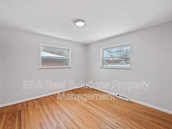 5th image of 1063 Thunderbird Ave