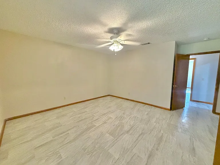 3990 Clearwater Ln — Photo 9