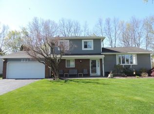 223 Chimney Hill Rd, Rochester, NY 14612