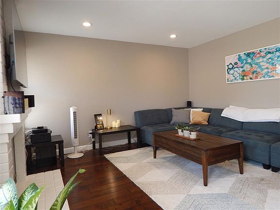 3rd image of 4021 Louisiana St Unit 4