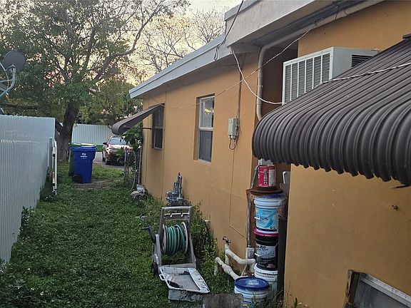 2nd image of 2221 Jamaica Drive