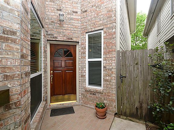 Front doorway inviting you inside.