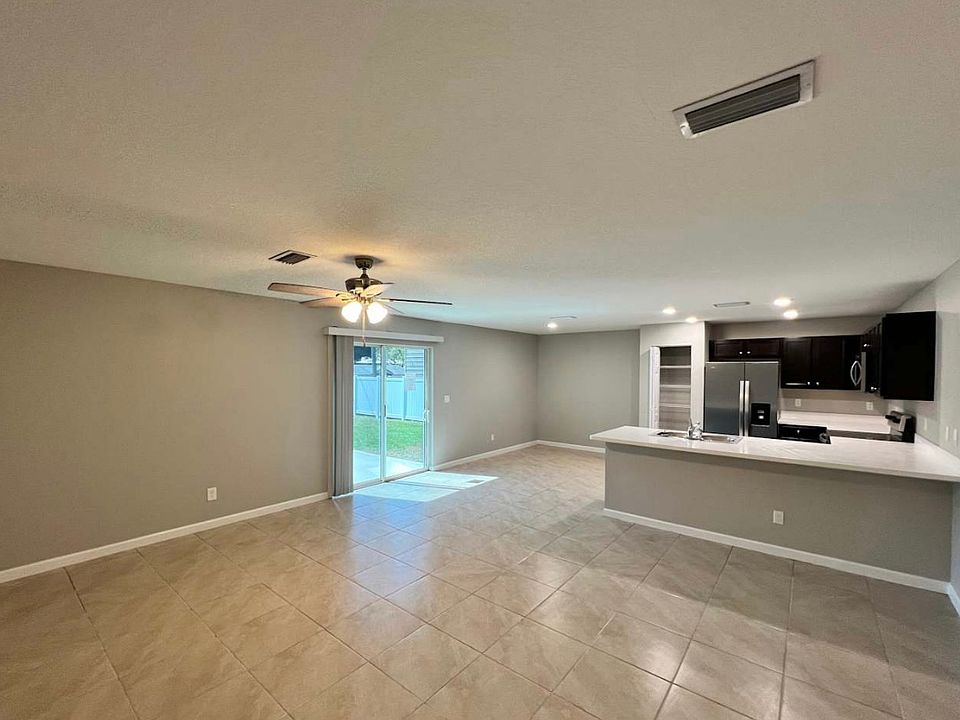 1st image of 681 NW Floresta Dr
