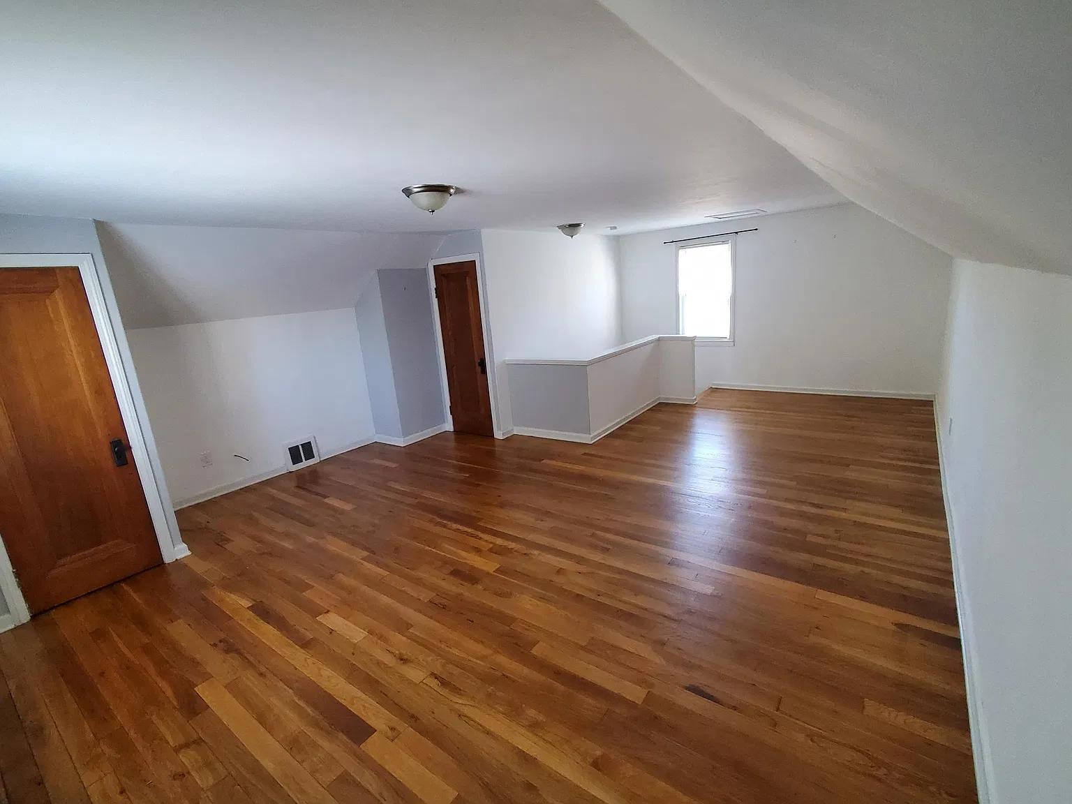 3 bed, 1076 sqft, $1,670 — Photo 3