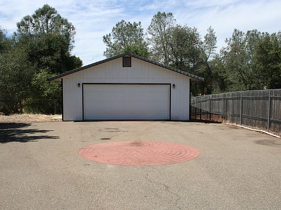 3rd image of 6990 Cowan Ct