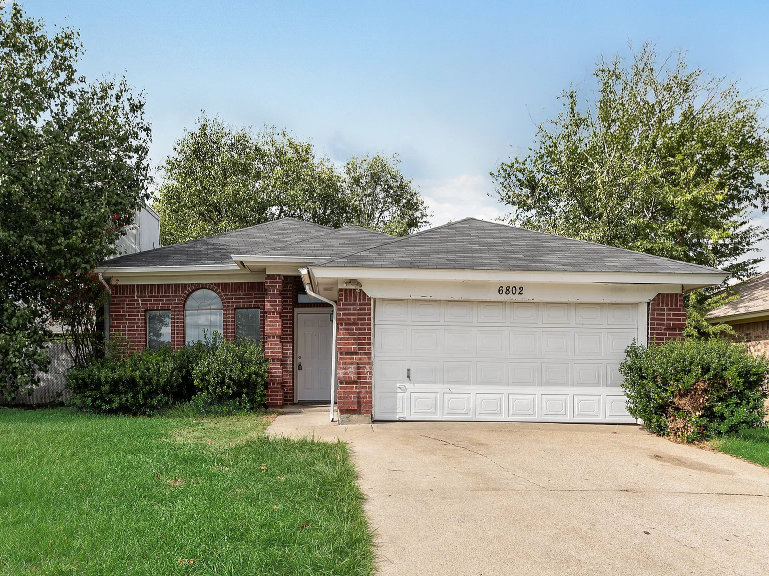 3 bed, 1.5 bath, 1070 sqft, $1,895 — Photo 2